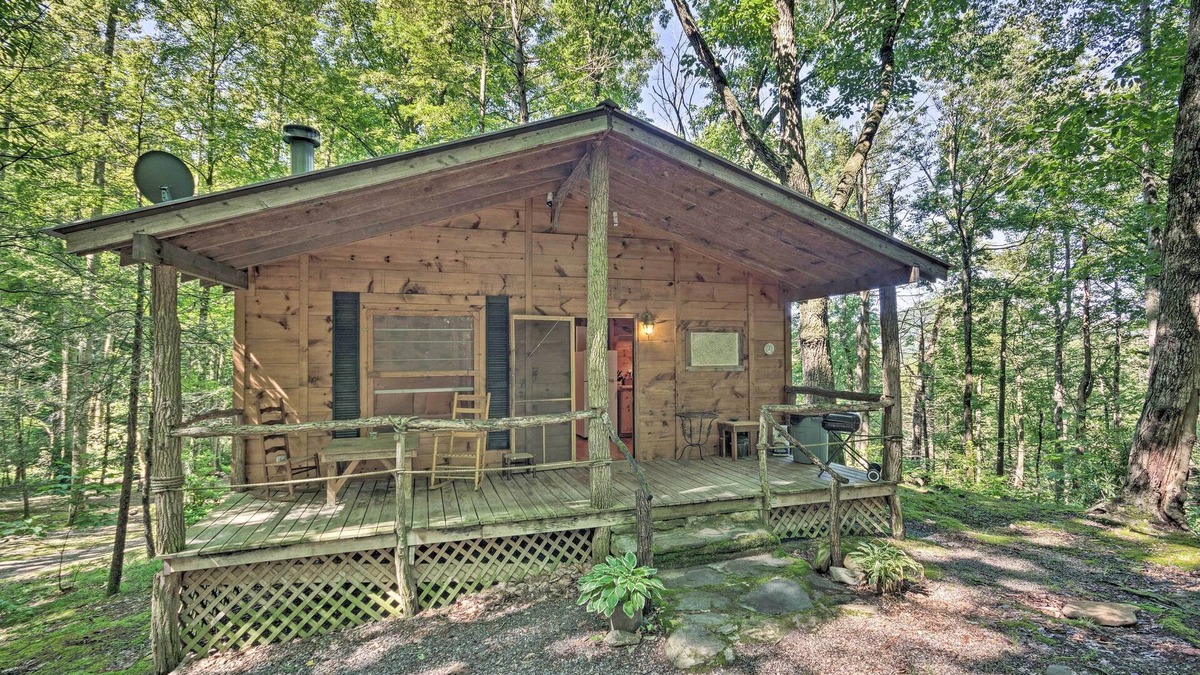 Barnardsville Cabin | Pisgah Forest 'The Oak' Cabin w/Deck by Creek