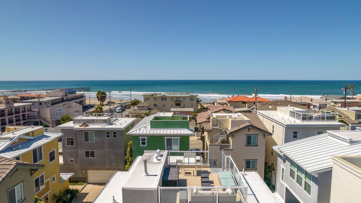 Downtown House | PISMO BEACH, CALIFORNIA - Vacation beach home on PCH - full ocean view top patio