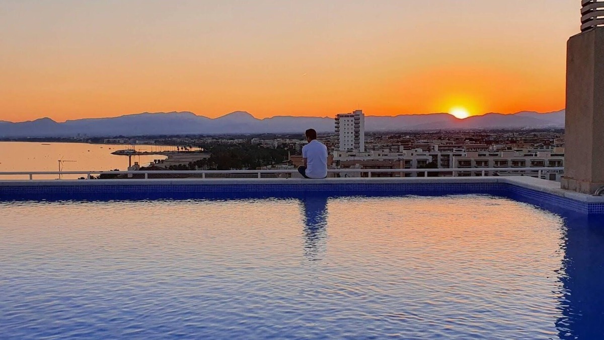 Salou City Centre Apartment | Piso Alto Estanding CON 2 Piscinas Vista AL Mar- Wifi