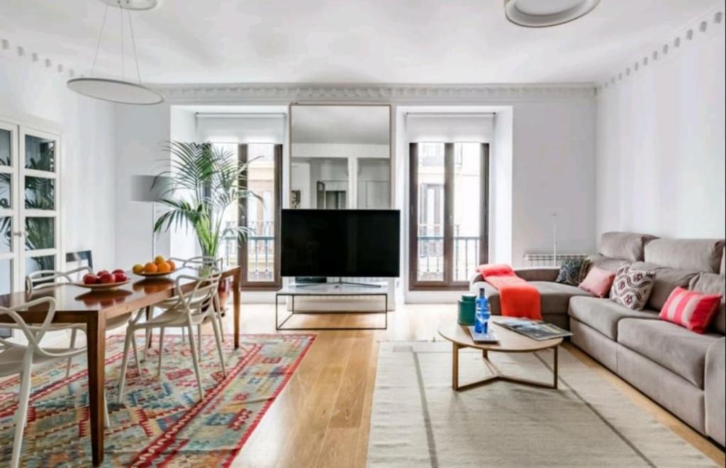 Old Town Apartment | Piso en el Corazón de San Sebastián with AC License ESS00262