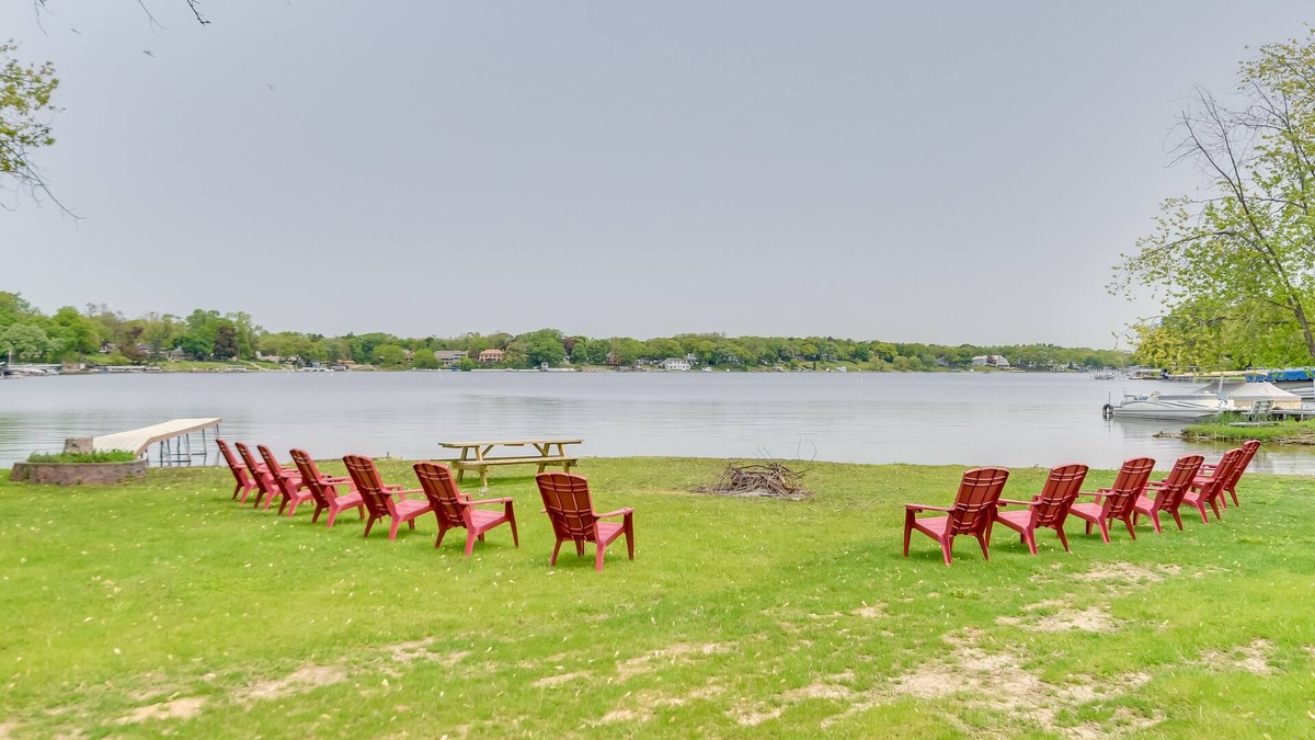 McHenry House | Pistakee Lake Estate w/Boat Dock & Hot Tub!