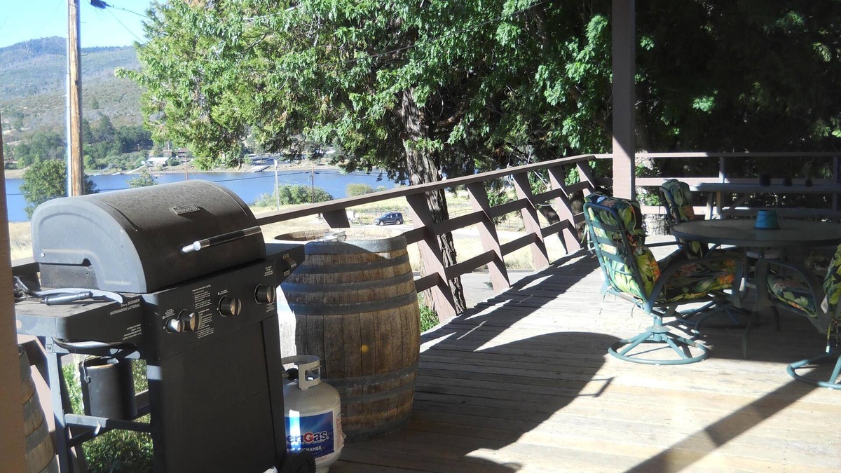 Julian Cabin | Piute Trail Lodge Lake Cuyamaca