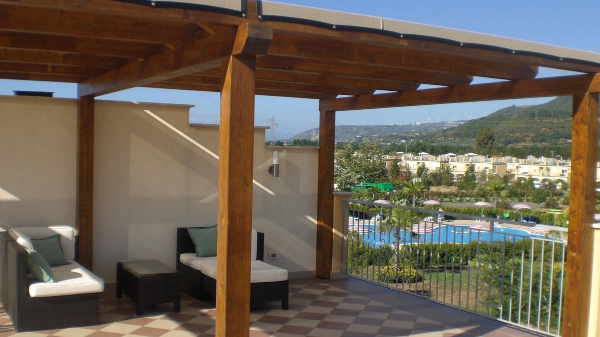 Pizzo Apartment | Pizzo Beach Club “Summer Special” 2 Bed apartment 13F with Free WIFI and 2 Terr
