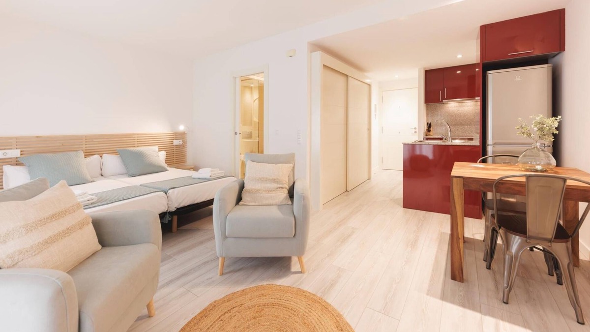 el Mercadal Apartment | Plaça Catalunya Studio - Holiday Apartment in Girona | Bravissimo
