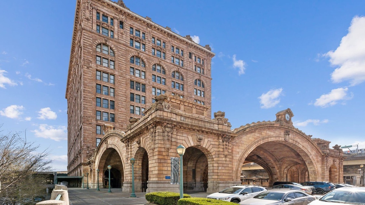 Downtown Pittsburgh Apartment | Placemakr Downtown Pittsburgh at The Pennsylvanian