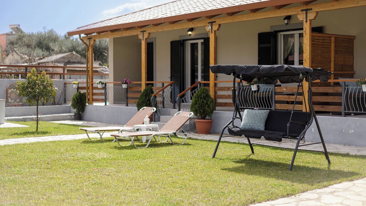 Ipsos House | Planet Villas by Konnect - Shared BBQ & Garden