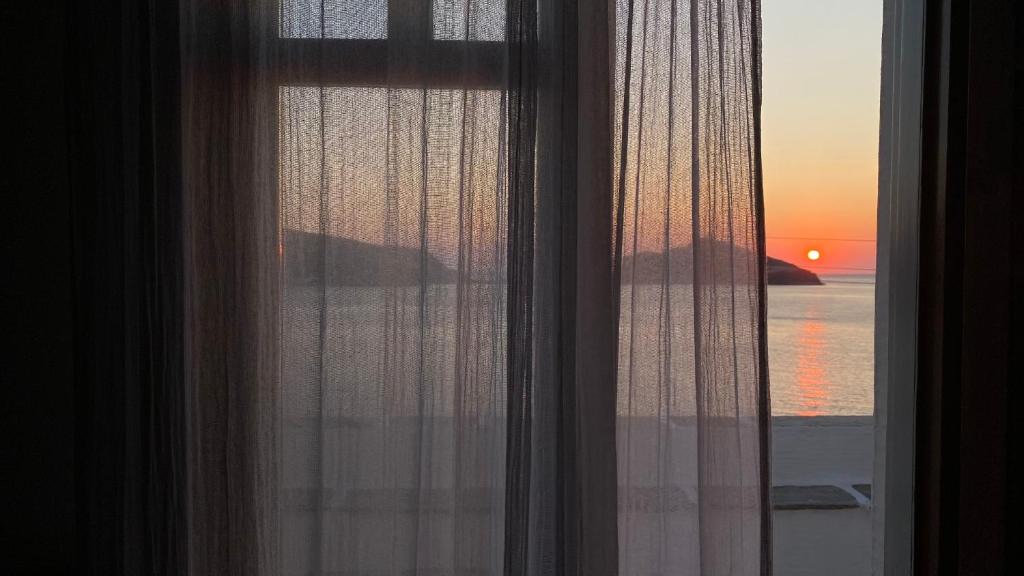 Panormos Apartment | Planitis Lighthouse View