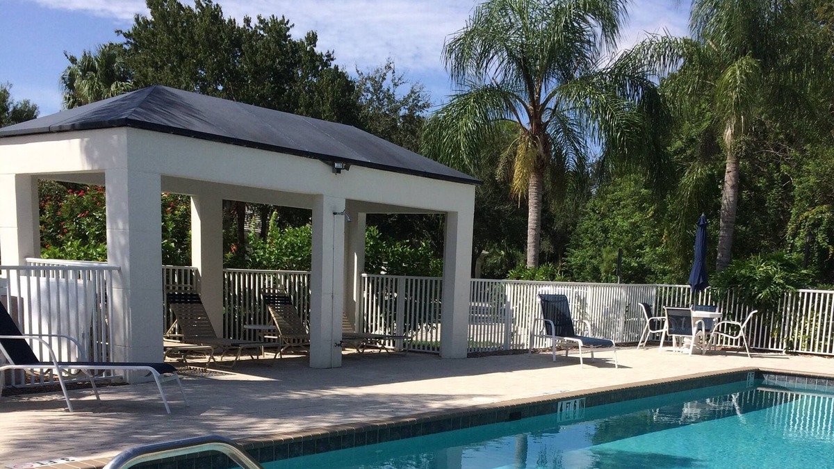 Plantation Condo | PLANTATION GOLF CLUB -UPSCALE, GROUND FLOOR CONDO WITH LAKE VIEW