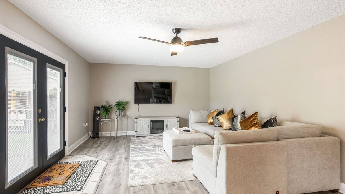 Braithwaite House | Plaquemine LNG & Belle Chasse Contractors Welcome. Cleaning Included