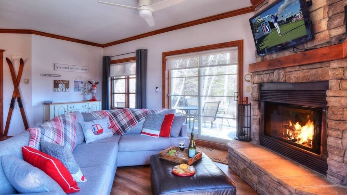 Refuge Du Cerf Condo | Plateau D-Tremblant Ski in/Ski out with Pool