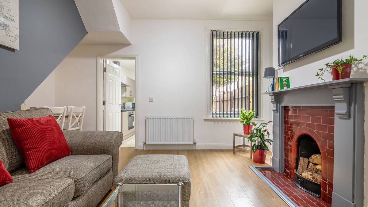 Hull Apartment | Platform Fishing Quarter Apartments