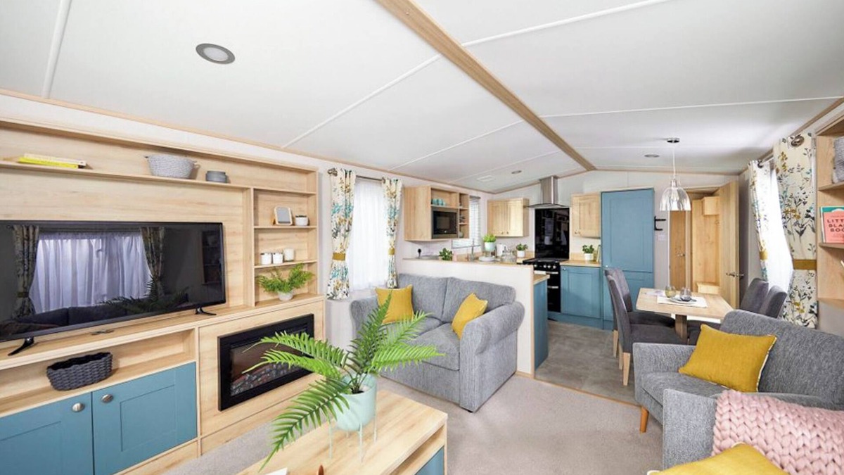 Aberystwyth House | Platinum 2 Bed Caravan with Hot Tub No Pets Slp 4