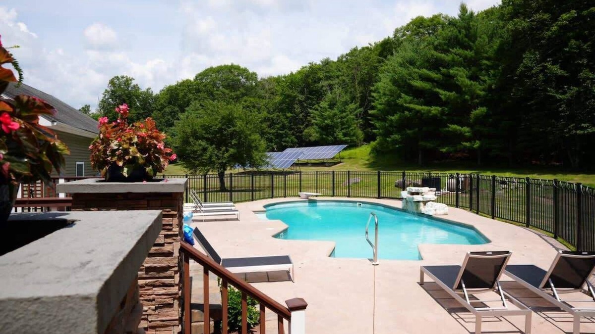 Ellenville House | Play. Chill. Repeat +Pickleball