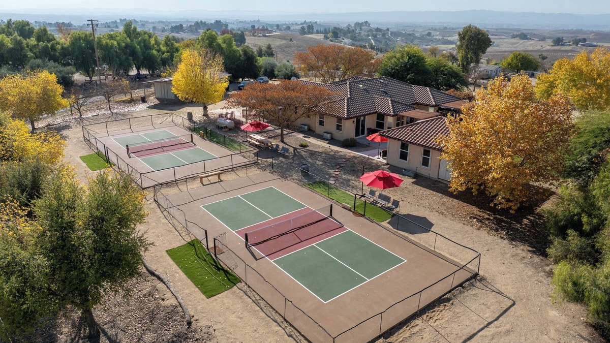 San Miguel Villa | Play Pickleball |Sleeps 8|HotTub|KingBeds