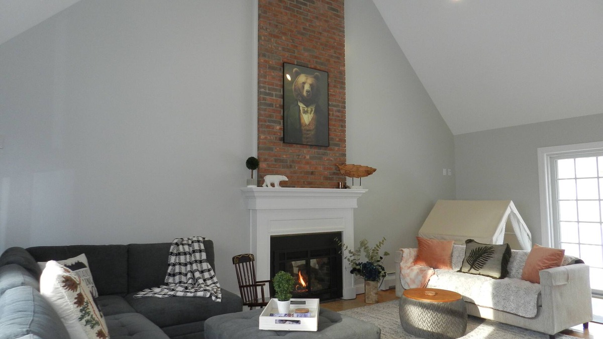 Windham House | Play & Relax in Windham – Spacious Bedrooms, Hot Tub, Fire Pit & Basement Den