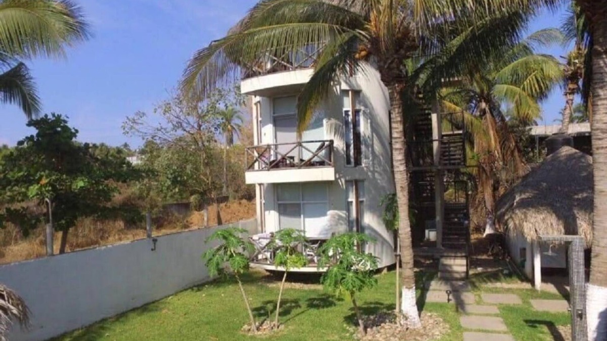 Los Tamarindos Apartment | Playa Bruja Zicatela Apt. 1, Beach Front, Kitchen, Starlink, Pool & More