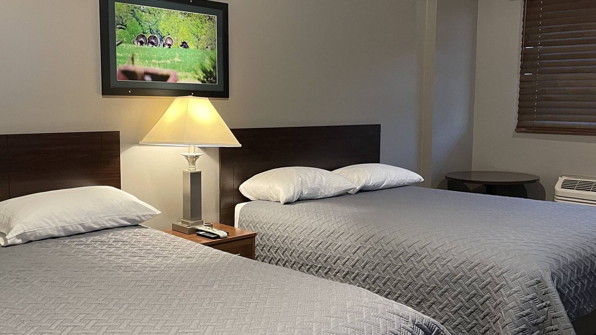 Brown County Hotel | Plaza Inn