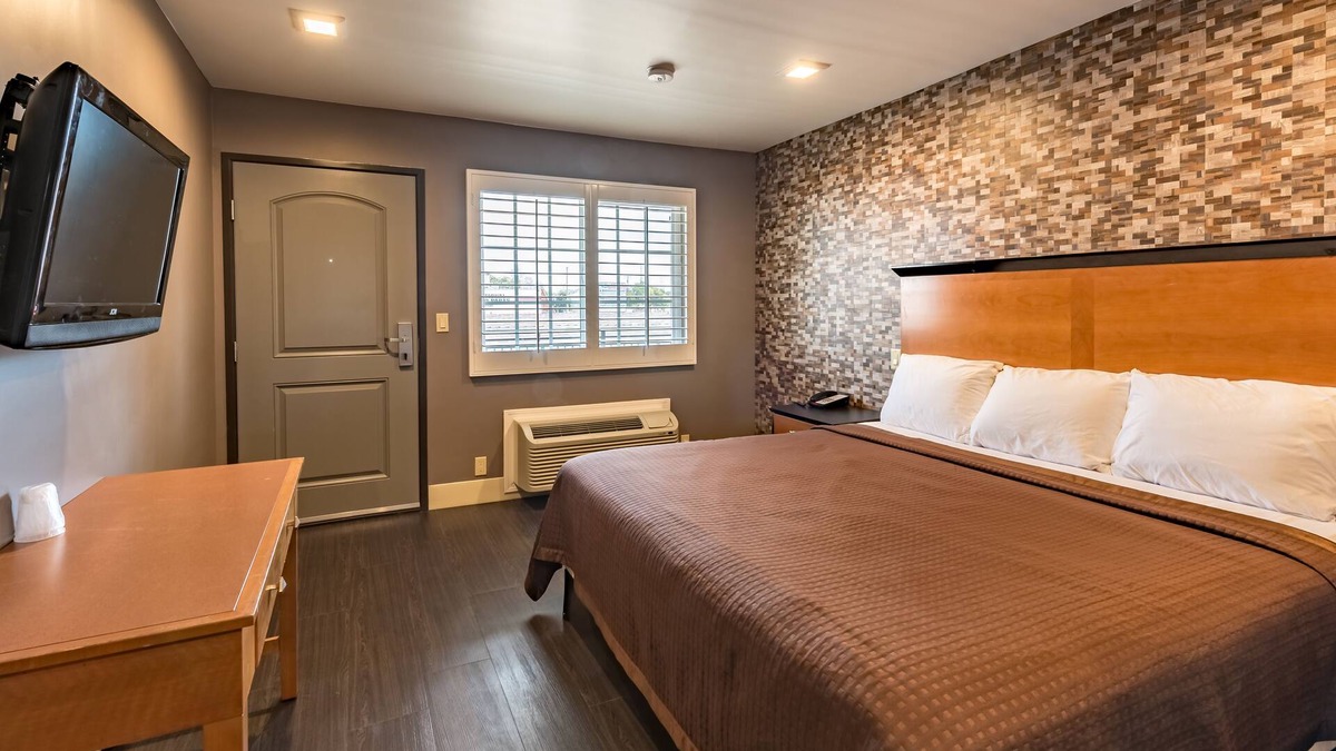 South Gate Hotel | Plaza Inn