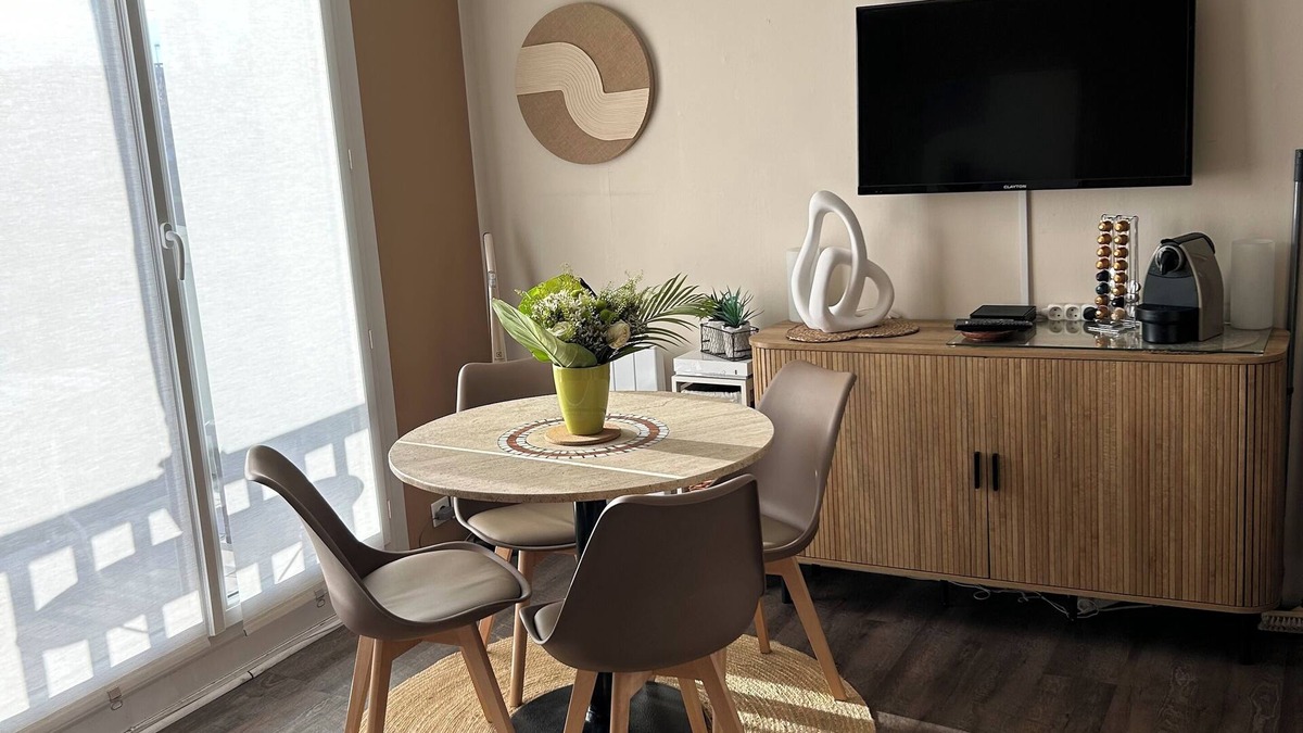 Merville-Franceville-Plage Apartment | Pleasant duplex, direct access, free wifi beach