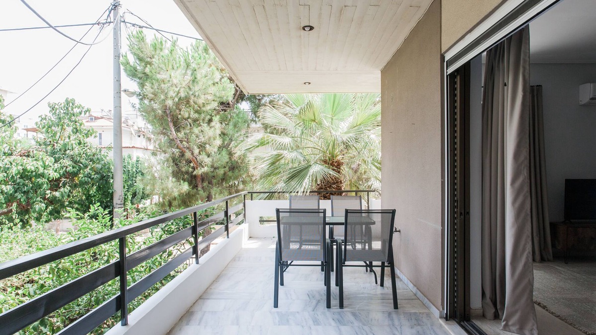 Khalandrion Apartment | Pleasant 2BR Apartment near HELEXPO