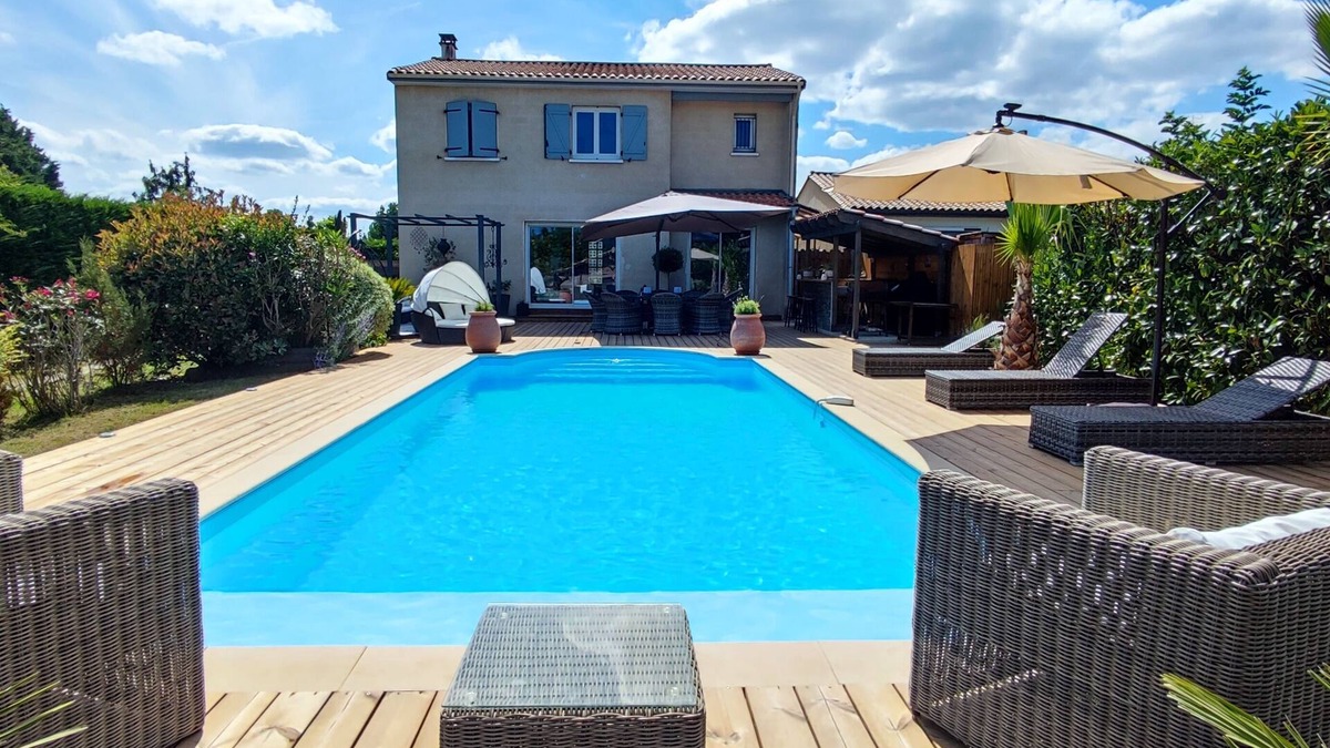 Le Taillan-Medoc Villa | Pleasant, bright villa with swimming pool and JACUZZI in the South West for summer
