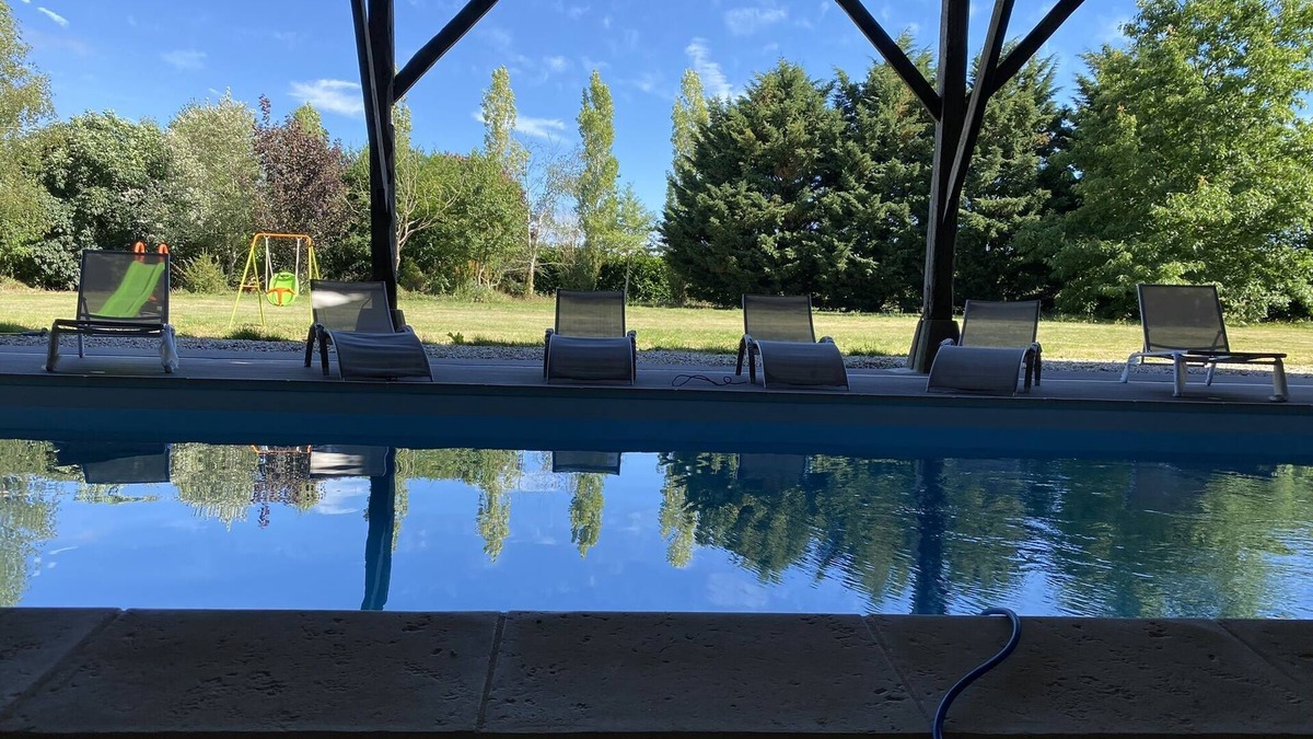 Les Barils House | Pleasant country house with private heated pool