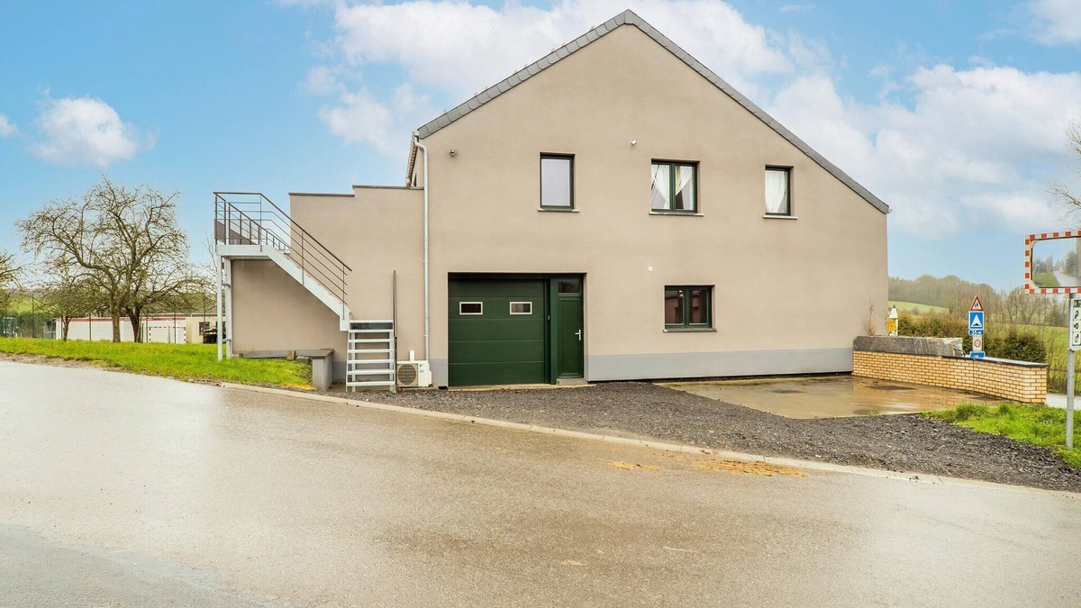 Treignes House | Pleasant holiday home in Wallonie with garden