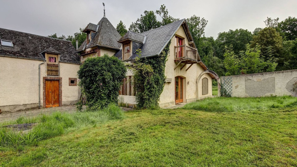 Raizeux House | Pleasant Holiday Home in Raizeux with Garden