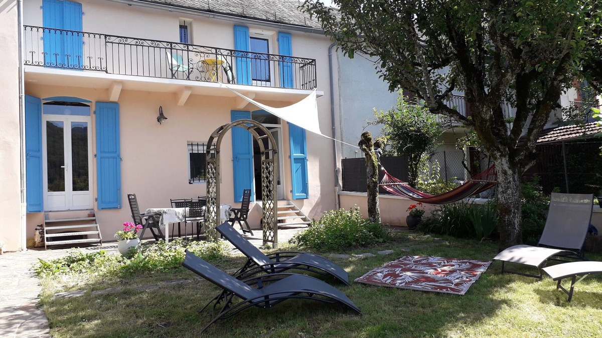 Vic-sur-Cere House | Pleasant house close to shops and playground with municipal swimming pool