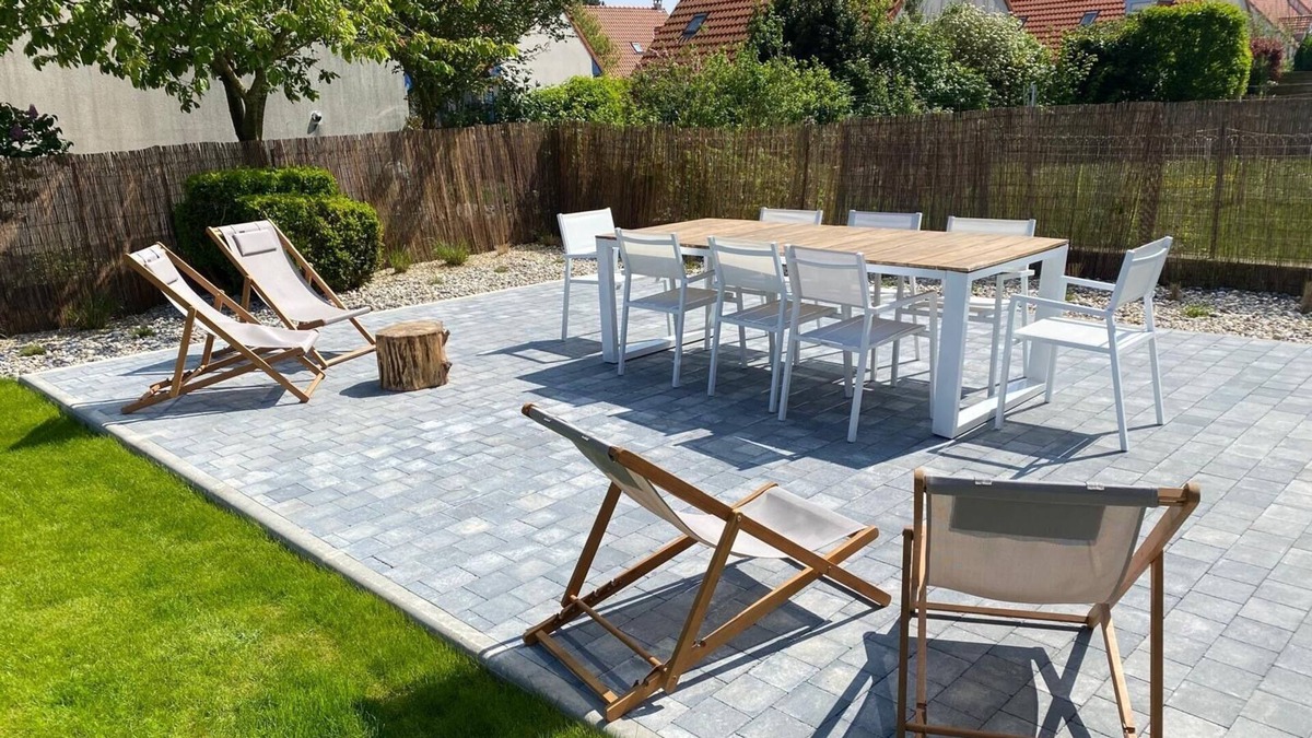 Wissant House | Pleasant house in quiet neighborhood with garage and fenced garden.