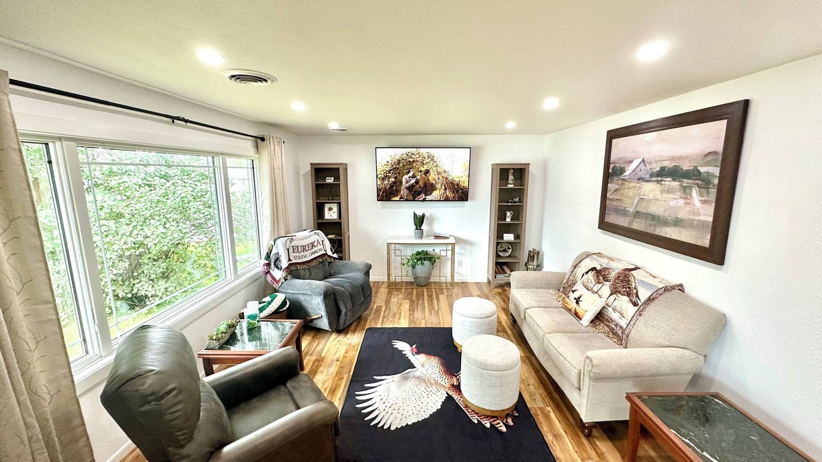 Eureka House | Pleasant pheasant meets all your needs!