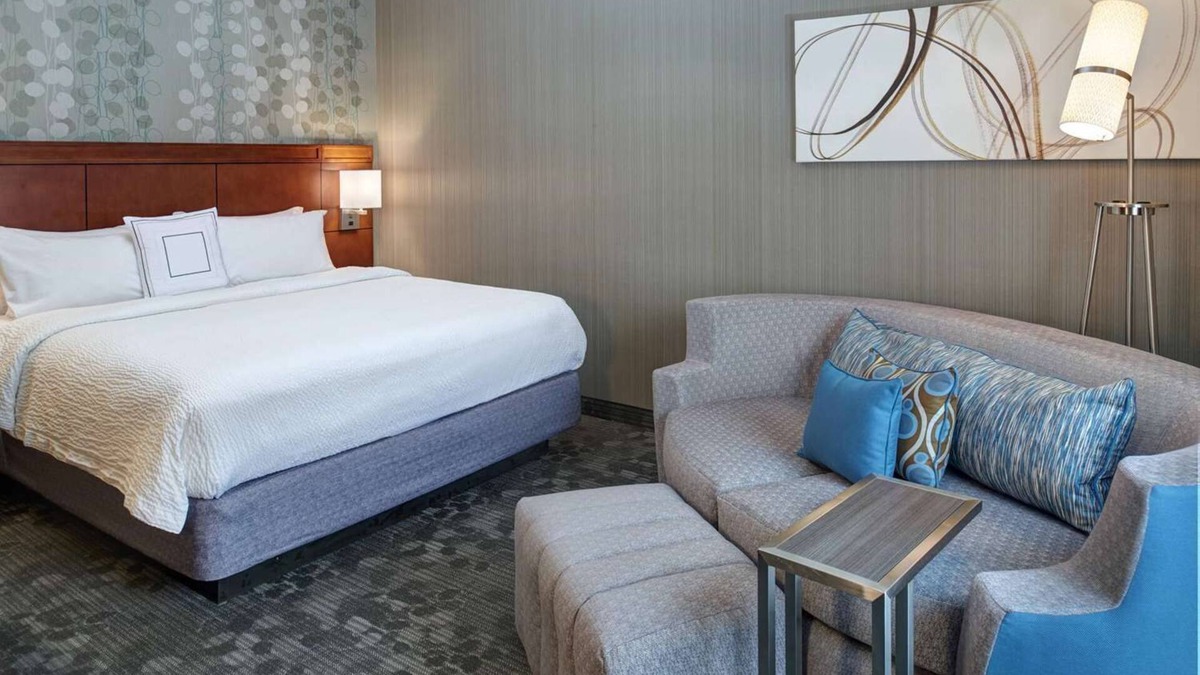 Brookfield Hotel | Pleasant Stay, Convenient Location! Pets are Welcome, Indoor Swimming Pool!
