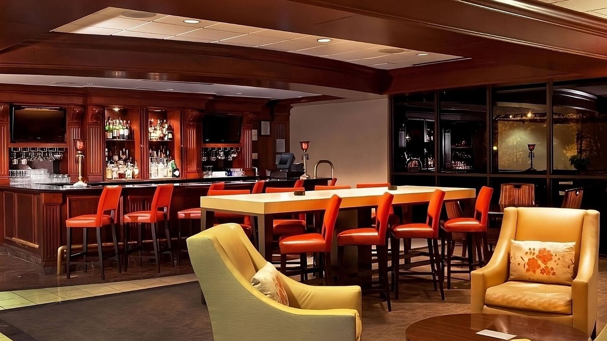 Eagan Park Hotel | Pleasant Stay, Convenient Location! 2 Convenient Units, Pool, Pets Allowed