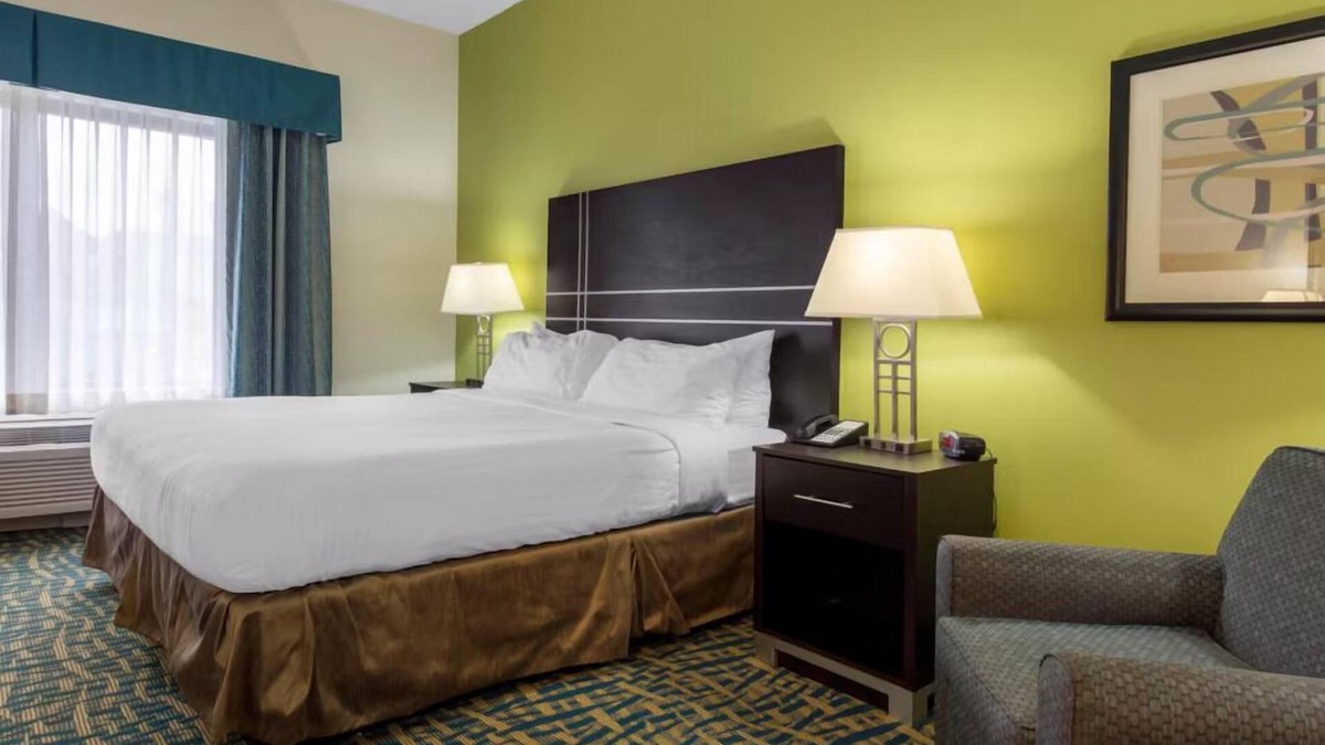 Savannah Hotel | Pleasant Stay! Unit w/Parking, Near Savannah-Ogeechee Museum!