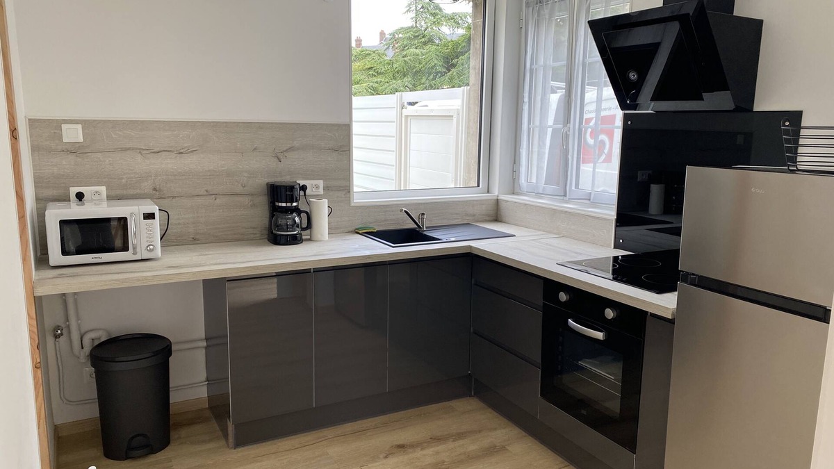 Eu House | Pleasant town house with free parking