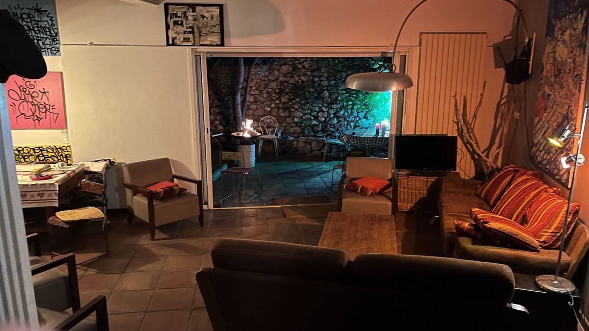 Bonneveine House | Pleasant village house garden, bbc game room - 5' from beach + Housework free