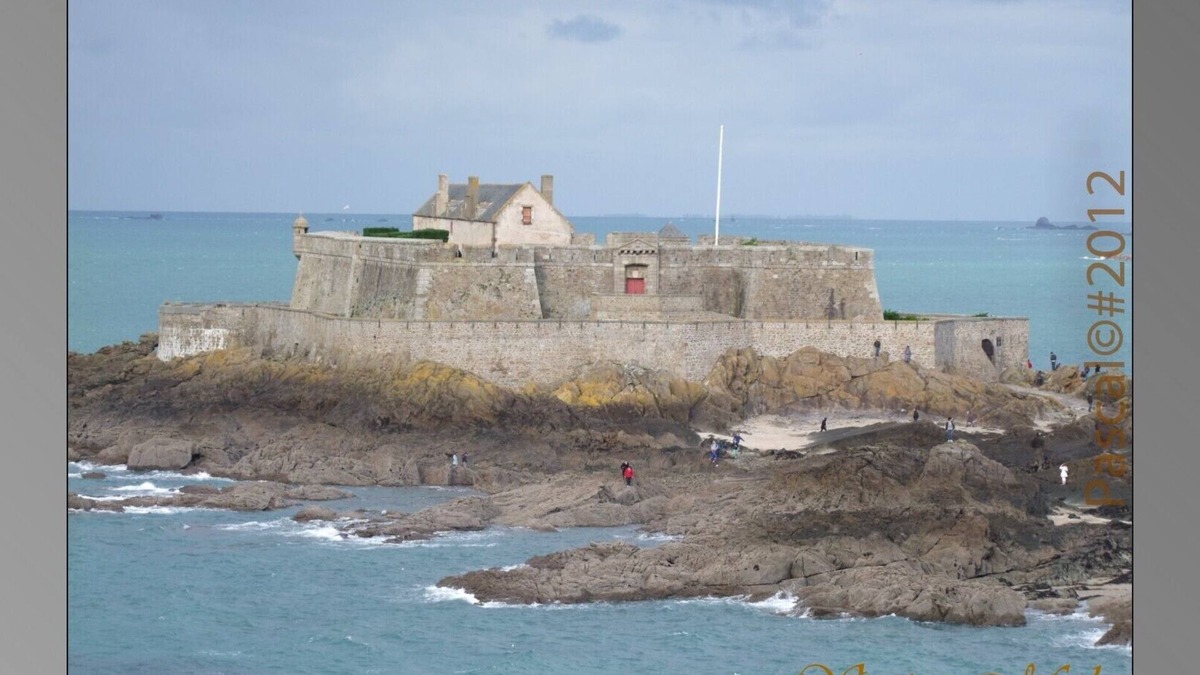 Pleudihen-sur-Rance Cottage | Pleaudihen - sur- Rance between St-Malo and Dinan Stone house 2 épis 1-4 pers