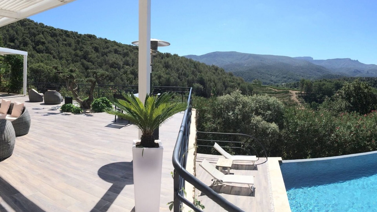 Auriol Villa | Pleine Pinède Avec une vue sur la Ste Baume. Proche Cassis et Aix en Provence