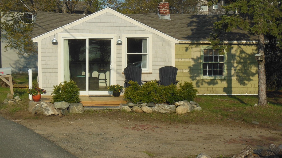 Newbury Cottage | Plum Island Guest Cottage With Water View