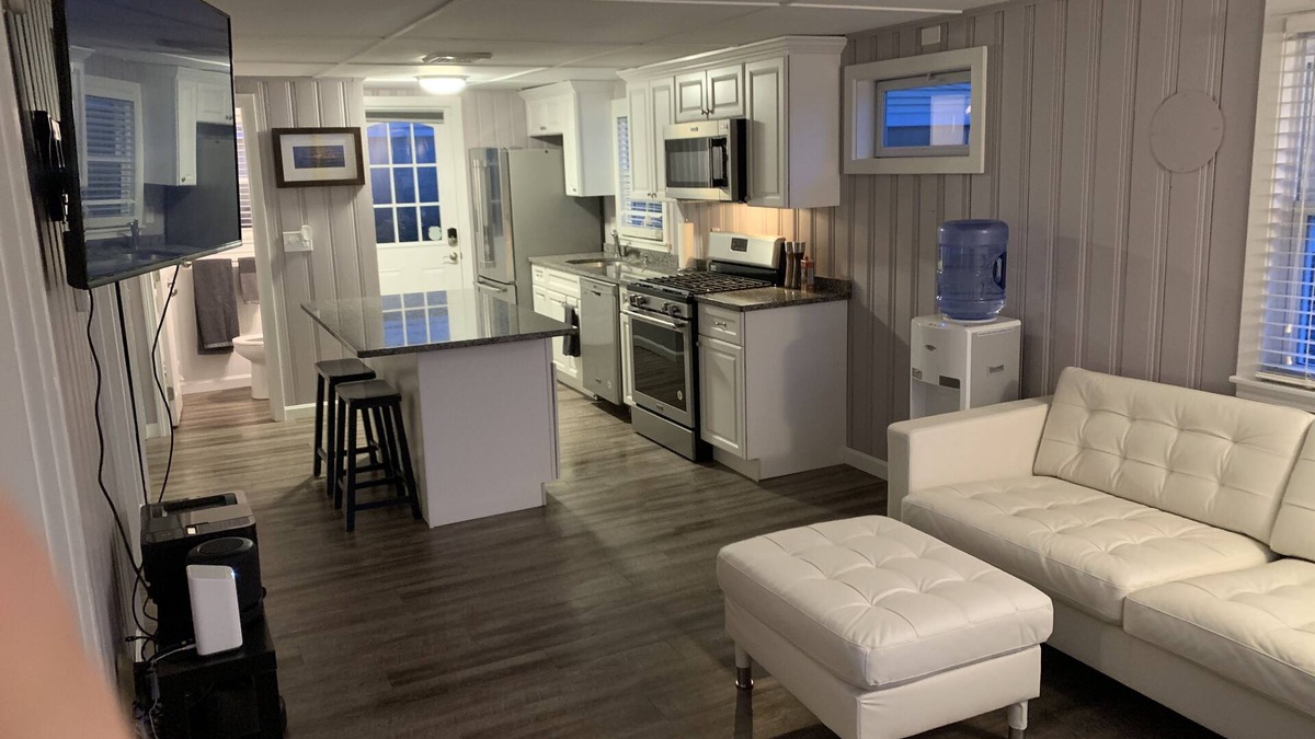 Hampton Cottage | Plum Place - Dog Friendly, Steps from the beach