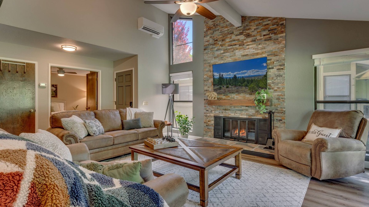 Plumas Eureka Estates House | Plumas Pines Escape - Golf Views + Coffee Bar + Games + Family Friendly