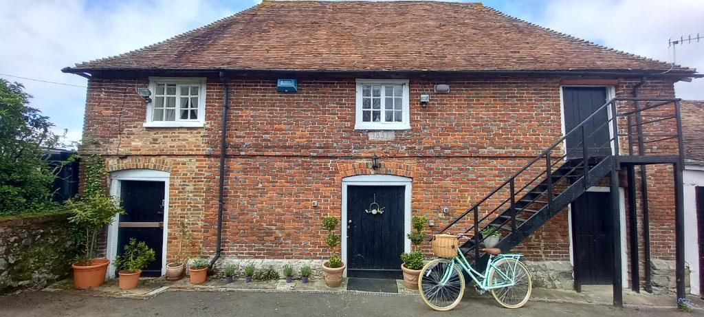 Willesborough Ski Chalet | Plumpton Barn