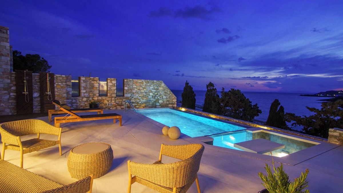 Megas Gialos Hotel | Pnoe Villas Syros