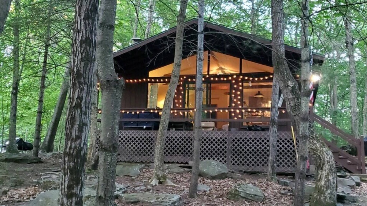 Lackawaxen House | Pocono Cabin in Masthope Mountain Community
