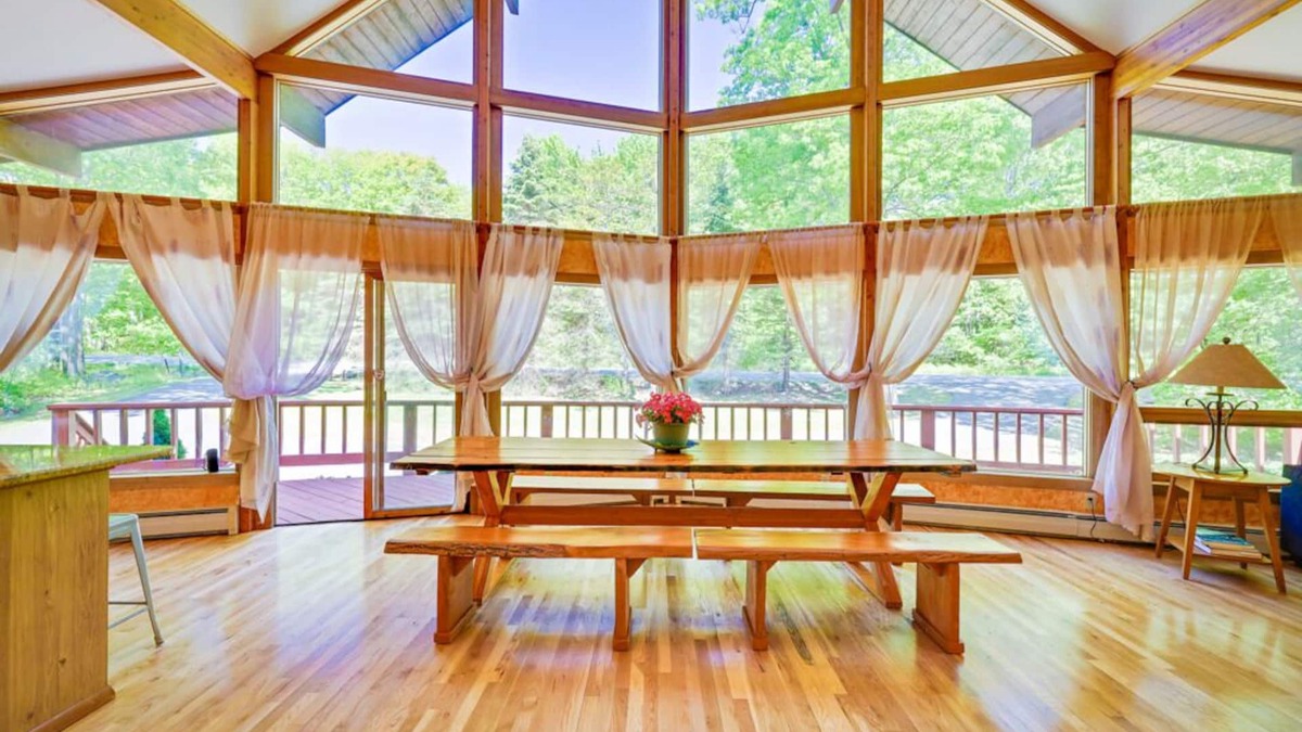 Tafton House | Pocono Chalet ~ Heated Pool ~ Sauna ~ Firepits ~ Game Room ~ Fireplaces