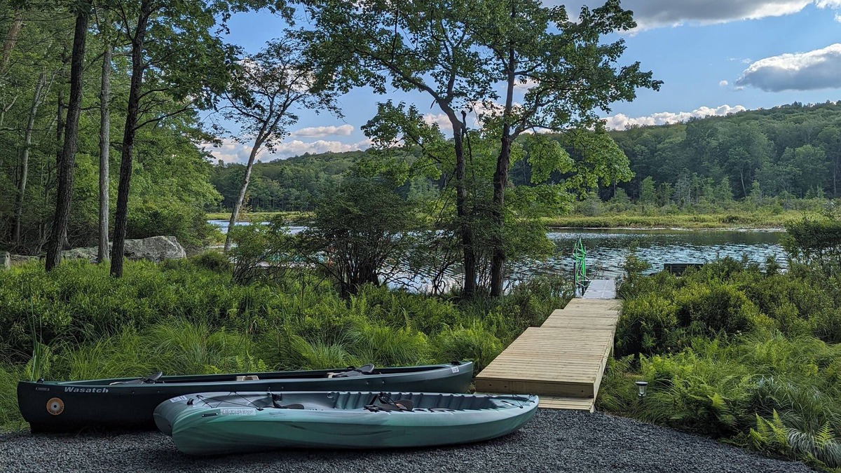 Rowland House | Pocono Lackawaxen Masthope Lakefront Game Room Community Pool Ski Big Bear Kayak