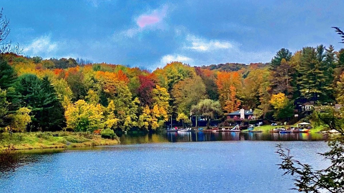Hamlin Ski Chalet | Pocono LAKEFRoNT House: Lake VibeZ - Dock, Watercraft, Ski & Tubing Access