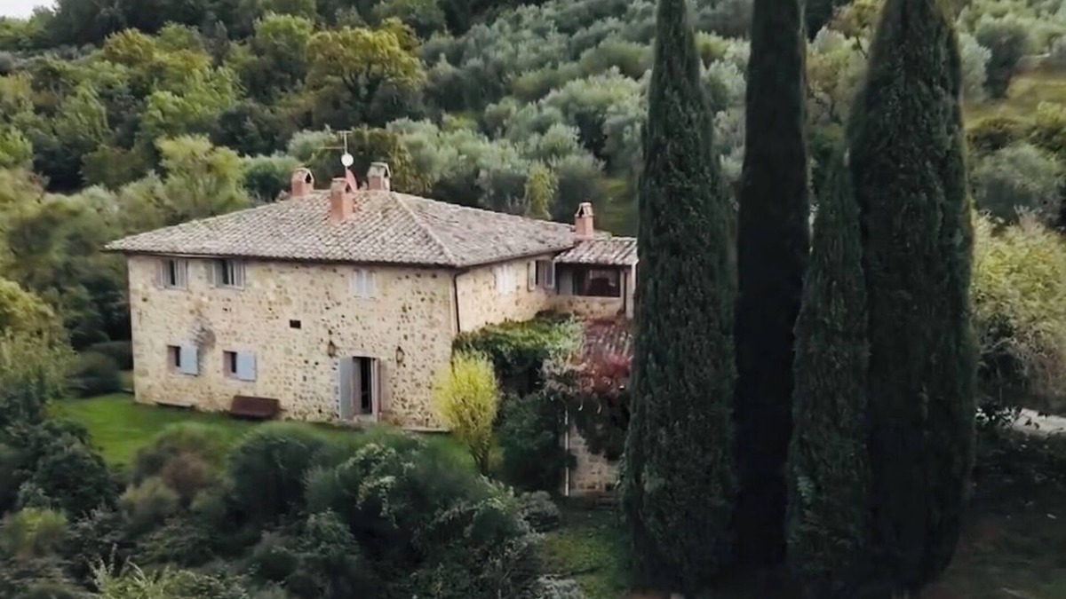 Pienza House | Podere Fontebernardi, authentic Tuscan farmhouse overlooking Pienza.