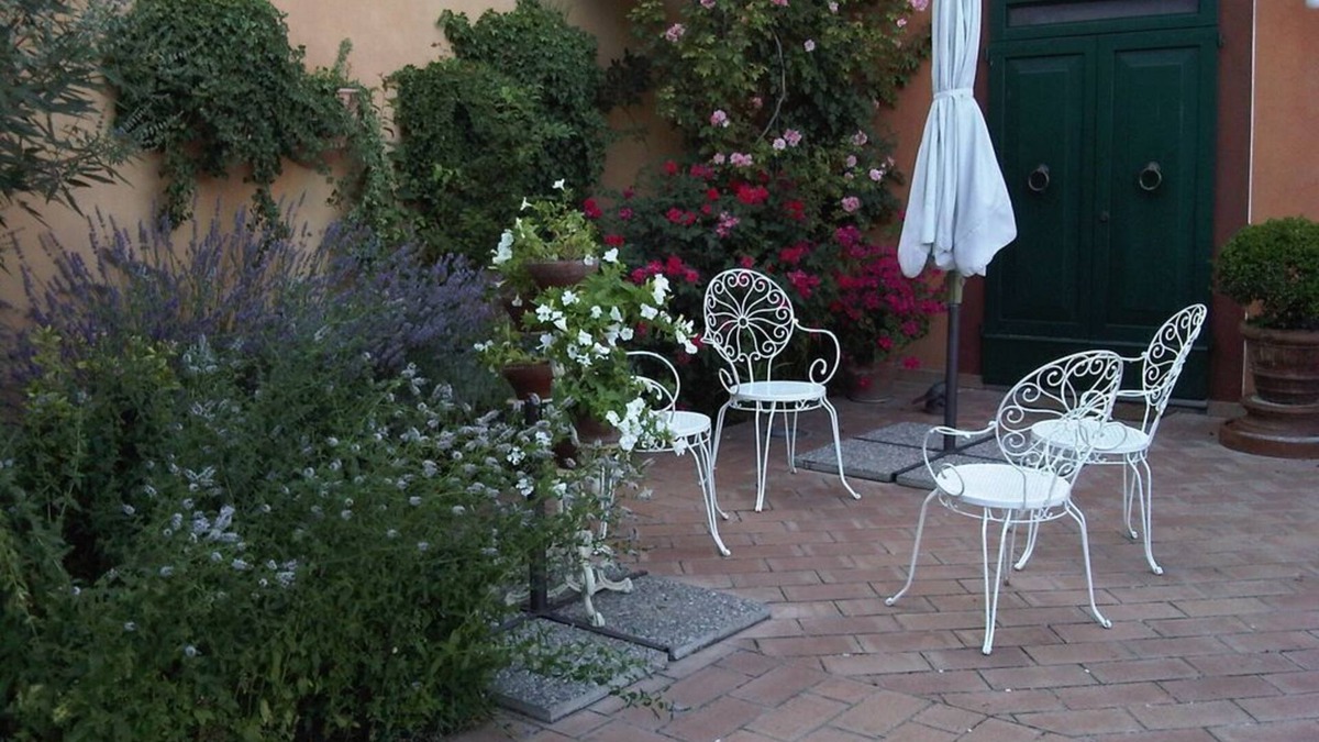 Monte Roberto Other | Poggio Montali Nestled among vineyards and olive groves