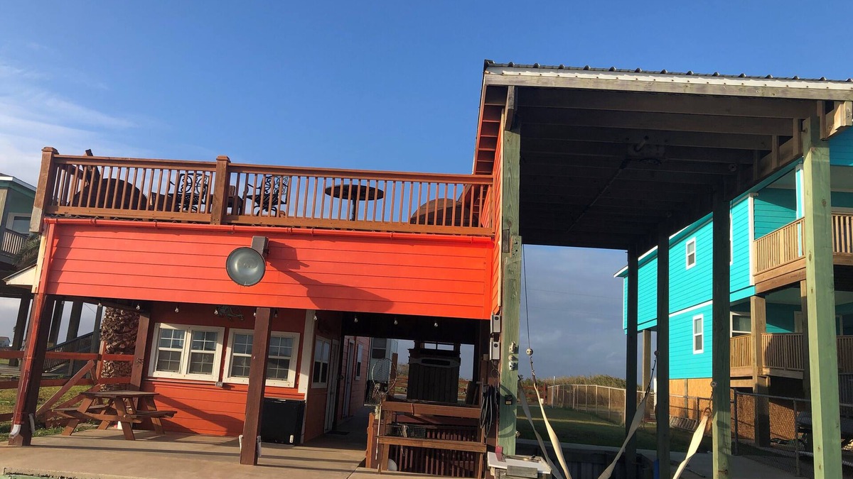 Cedar Lane Cabin | "Pogue Life" Intercoastal Fishing Camp with boat lift Sargent, Texas